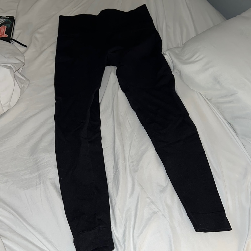 Set active size medium in black